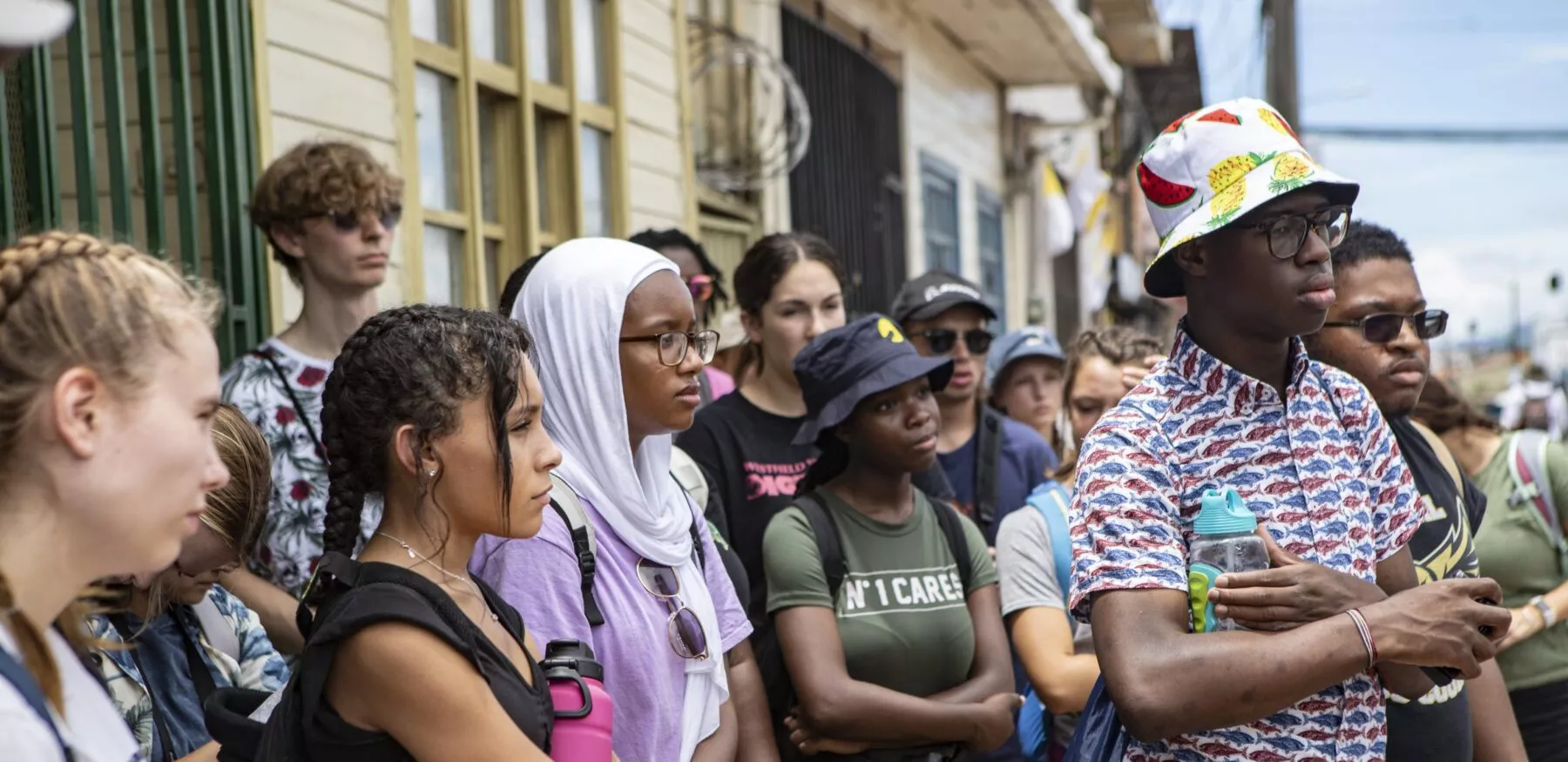 Wunnyuriti Ziblim standing with a group of students