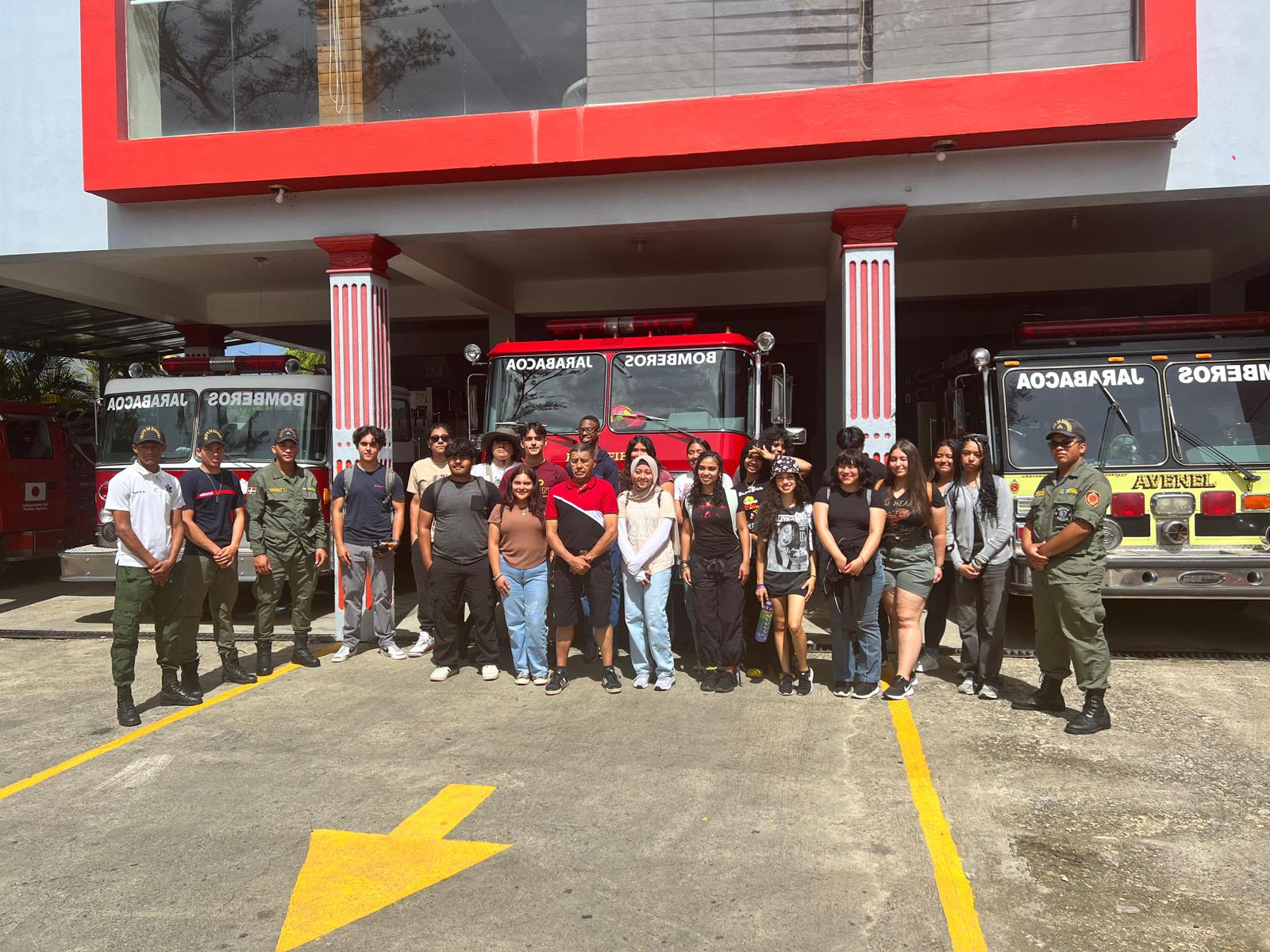 Photo of the students with the firefighters in Jarabacoa